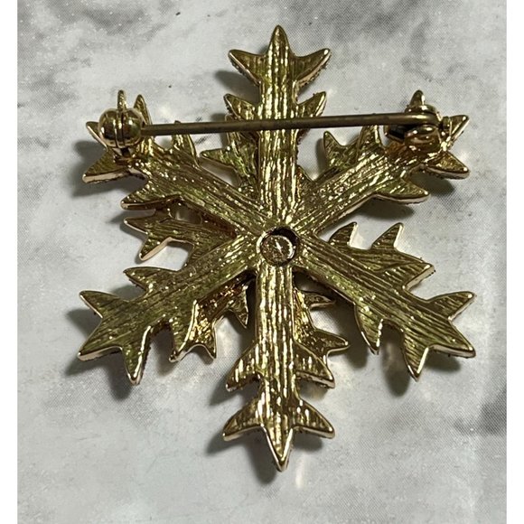 Vintage Winter Snowflake Brooch Gold Tone Glitter Sparkle Christmas Pin - Picture 3 of 6